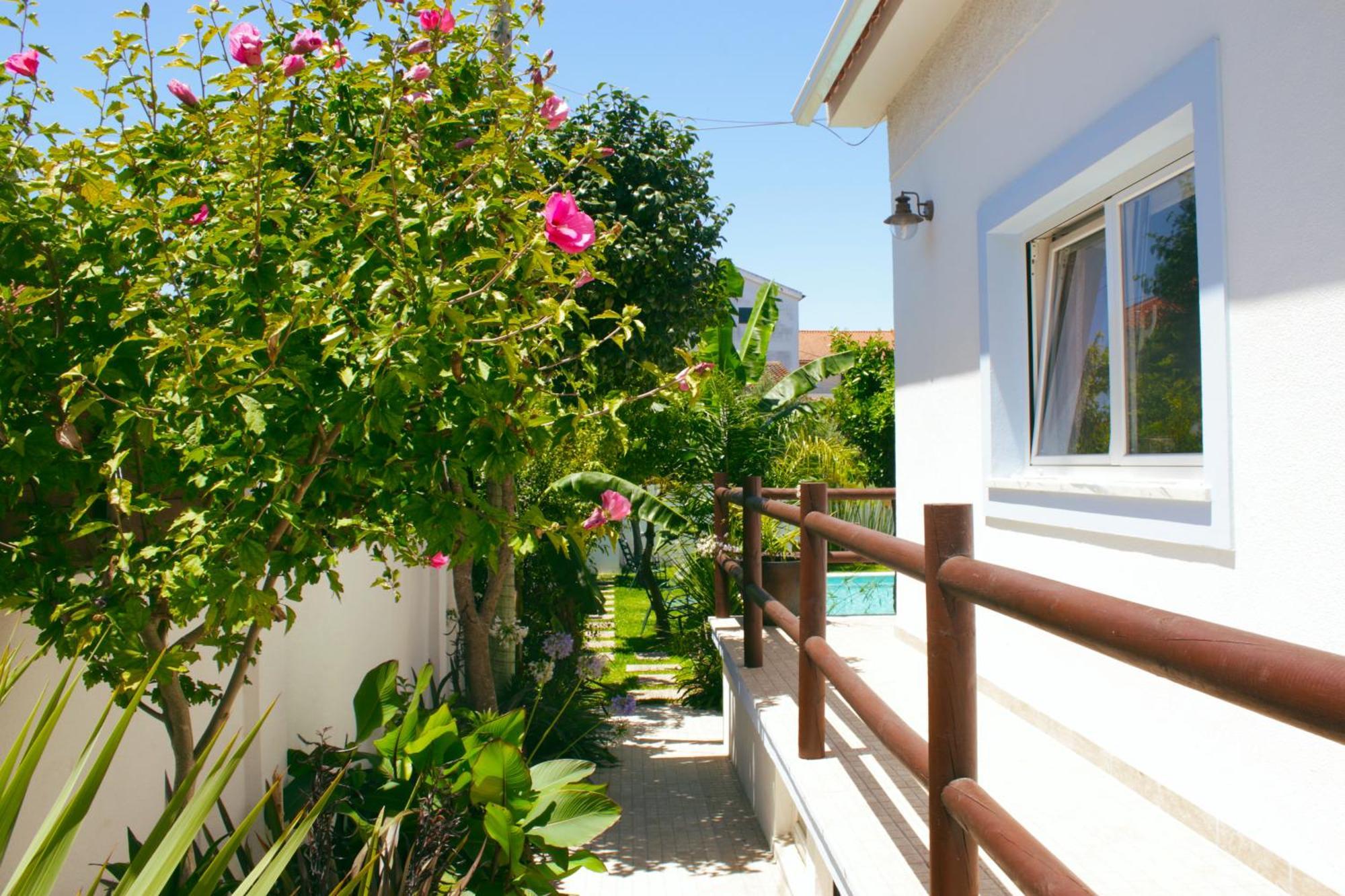 Vila Vale Guest House - Surf & Yoga Charneca  Eksteriør bilde